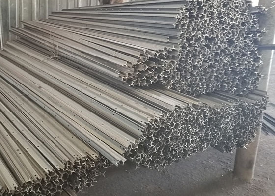 Los postes/el ganado de acero galvanizados asteroides cercan el poste duradero y reutilizable