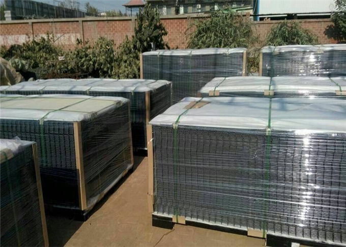 El acero galvanizado de ECO o pvc cubierto amistoso soldó con autógena los paneles de la cerca de la malla de alambre con diversos colores